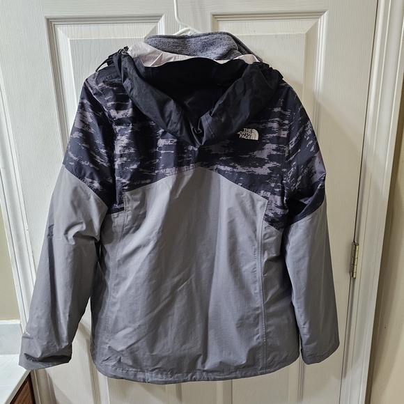 The North Face Women's Gray and Black Ski Jacket - Picture 2 of 8